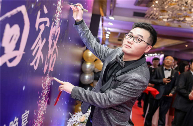 【高光“疫”事】勇敢逆行的特殊“网约车”——豪运国际90后，用信念打通生命运输线